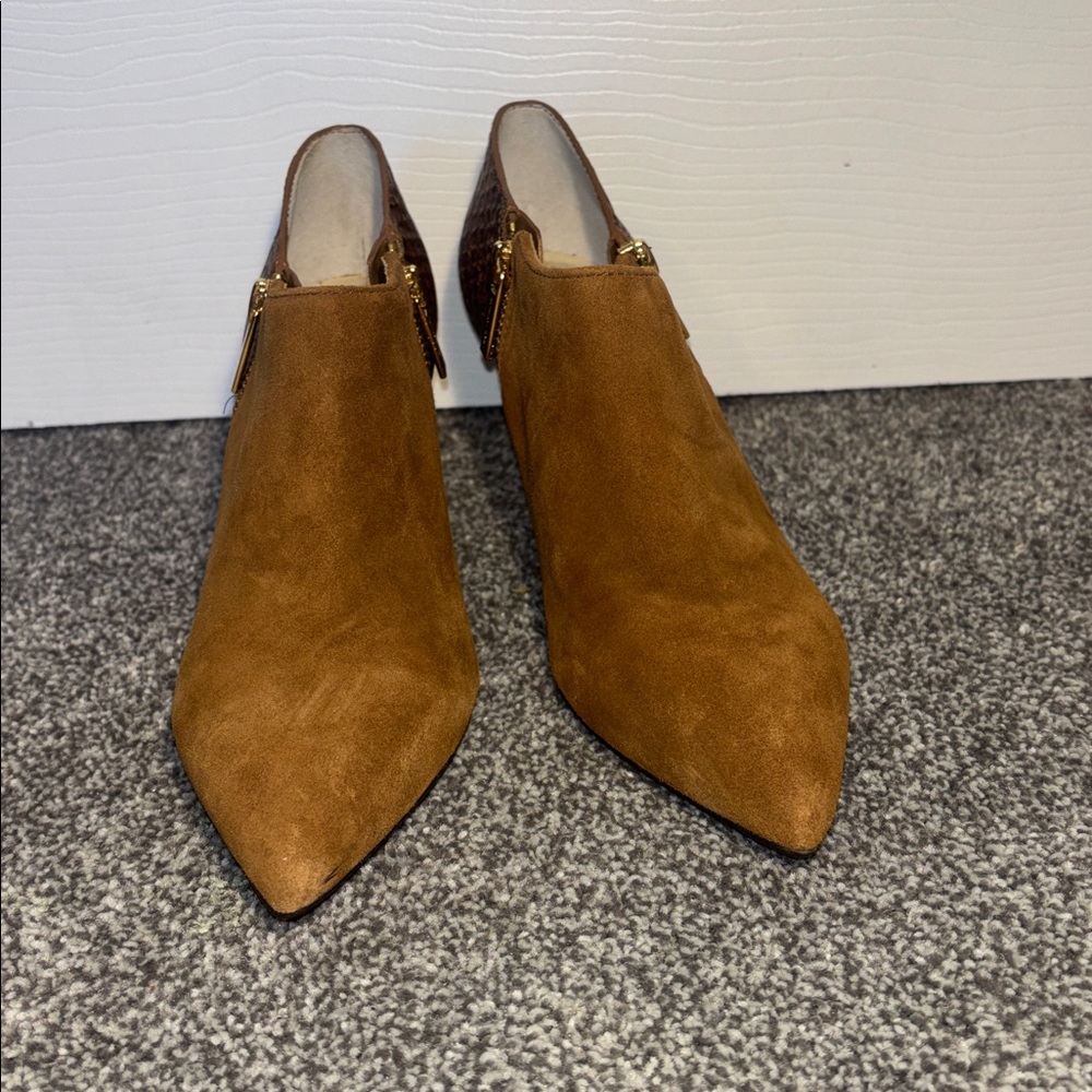Michael Kors Chestnut Suede Pointed Toe Ankle Booties w/ Snakeskin Heel size 6M - Picture 4 of 10